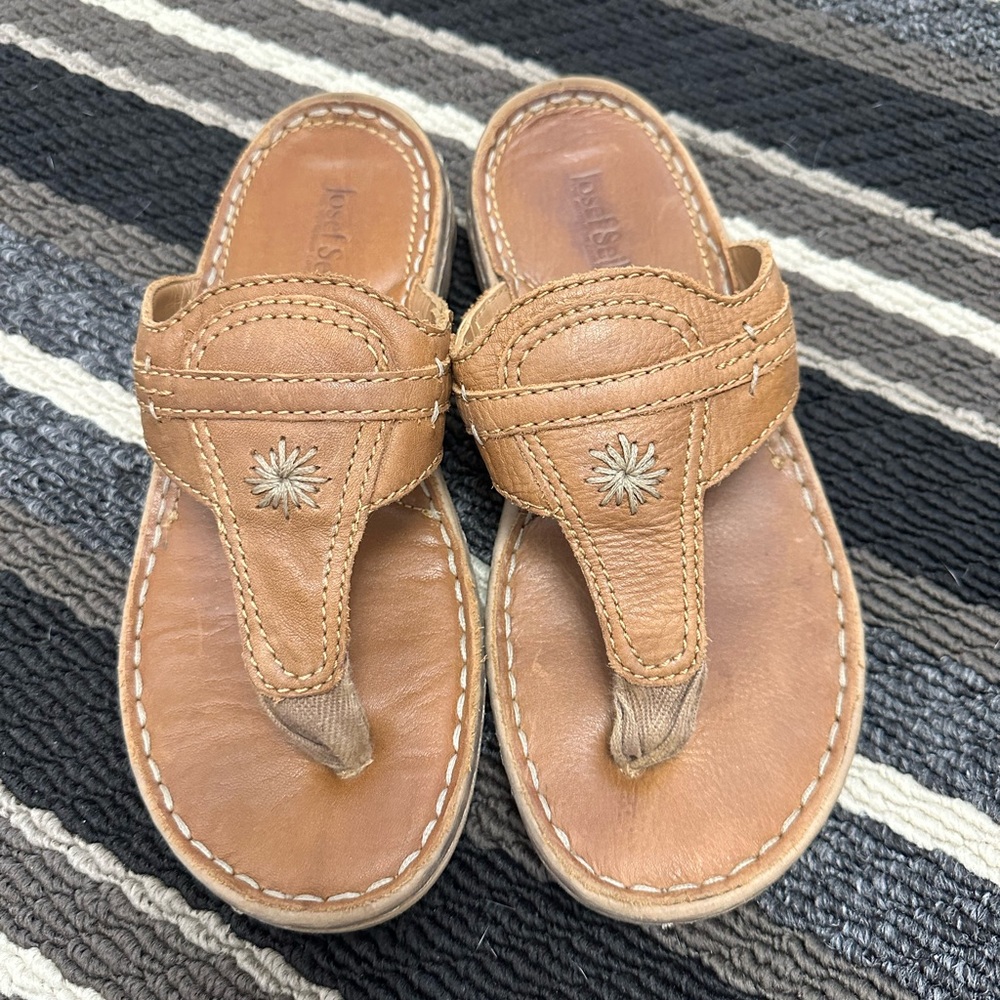 Sz 7(7.5)Josef Seibel Lucia Tan Thong Leather Sandals Embroidered Starbursts